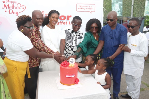 Hollistar Duah-Yentumi (3rd from left), Managing Director of SIC Insurance PLC and Model Mother, being assisted by Isaac Antwi (middle), her husband; Samuel Essel ( 2nd from left), Director of Finance, GCGL; Hadiza Nuhu-Billa Quansah (left), Assistant Editor of The Mirror, and her family to cut the cake. Picture: ELVIS NII NOI DOWUONA & ESTHER ADJORKOR ADJEI