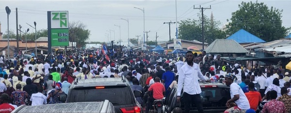 Walewale residents brave rains to welcome VP Bawumia