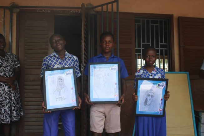 Three win top prize of Twellium Mother's Day art competition 