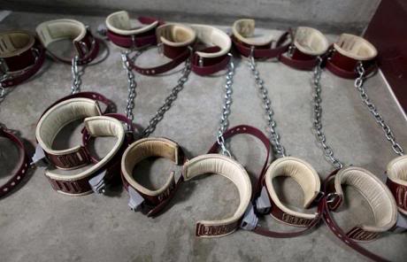 Guantanamo Bay: US in largest detainee transfer under Obama