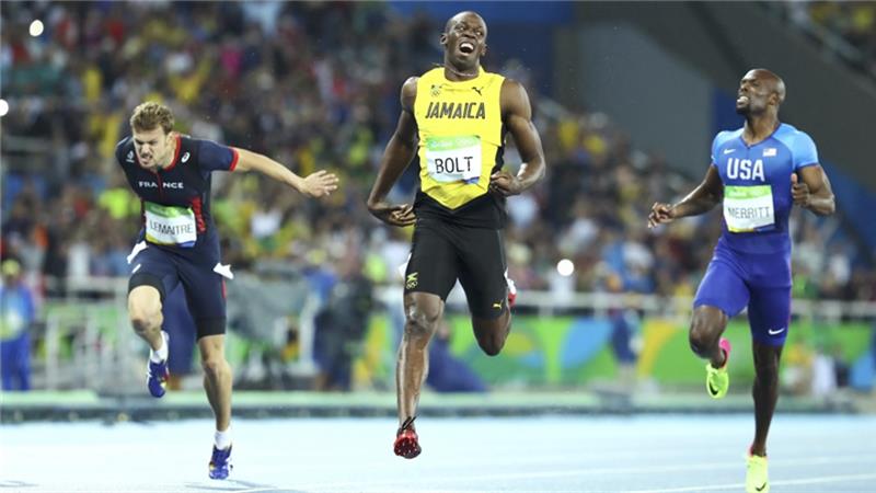 Bolt wins third 200m gold