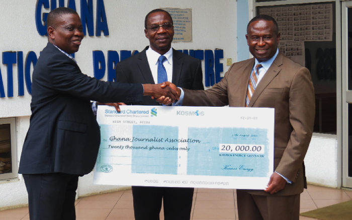 Mr Mensah (right) presenting a dummy cheque to the GJA’s Dave Agbenu and Affail Monney (middle).