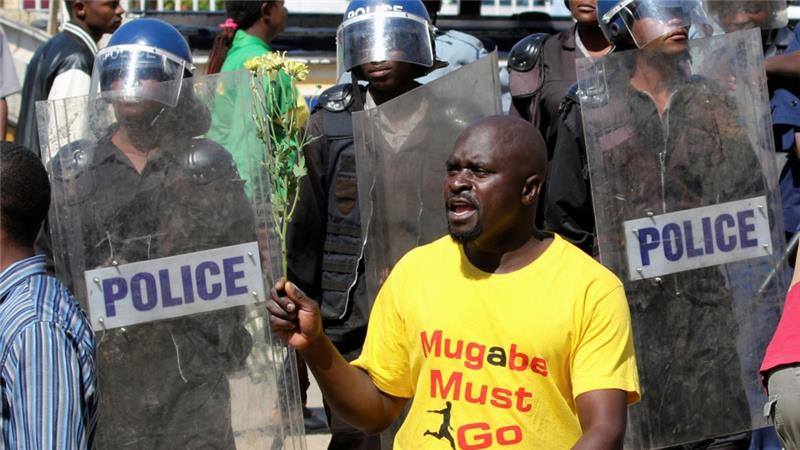 Zimbabwe: Anti-Mugabe protests turn violent in Harare