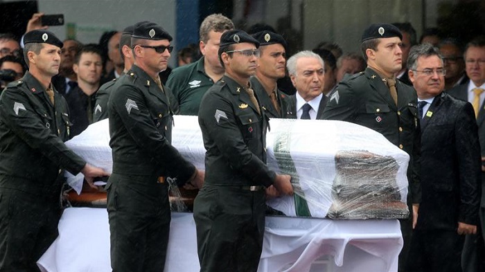 President Michel Temer receives the coffin of a Chapecoense player who died in the plane crash in Colombia [Paulo Whitaker/Reuters]