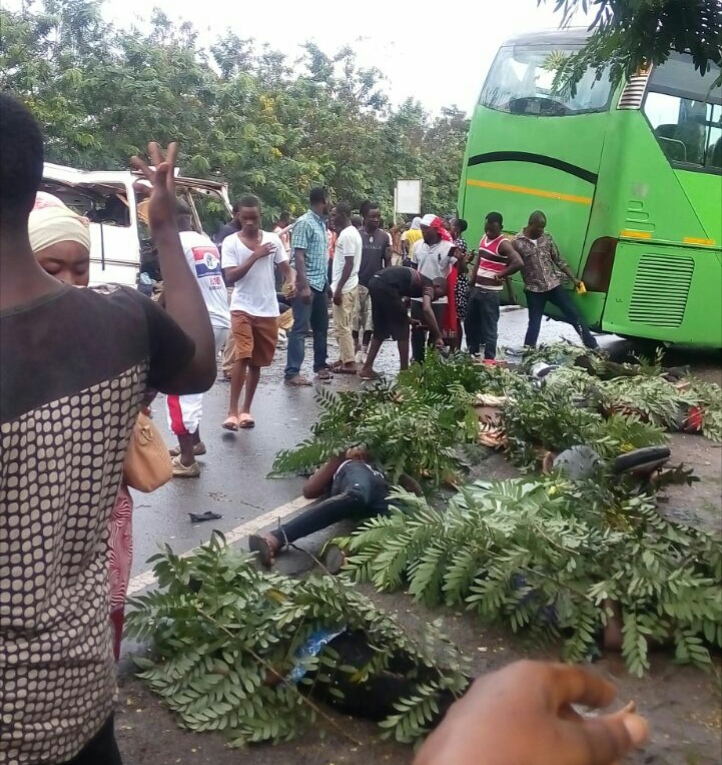 20 die in accident