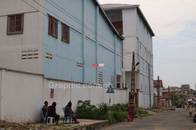 The four-storey building which has developed cracks and poses danger to public safety. A closer view of the cracks in the building. Picture: ENOCH DARFAH FRIMPONG
