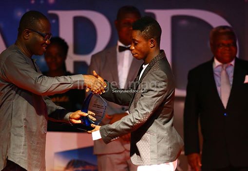 Blessing receiving his award from GFA president Kwesi Nyantakyi (PIX - Images Image)