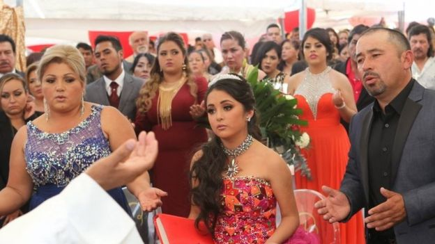 Thousands attend Mexican girl's party after viral invitation