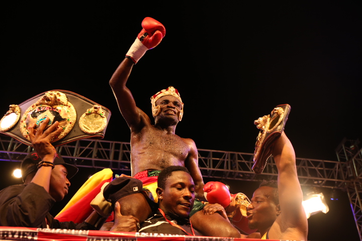 Emmnuel Tagoe (left) earned a deserved knockout victory over Fernando David Saucedo in his last bout