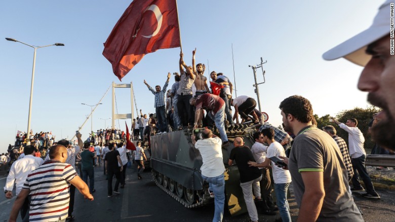 Military crew sent to nab Erdogan told they were after a terrorist