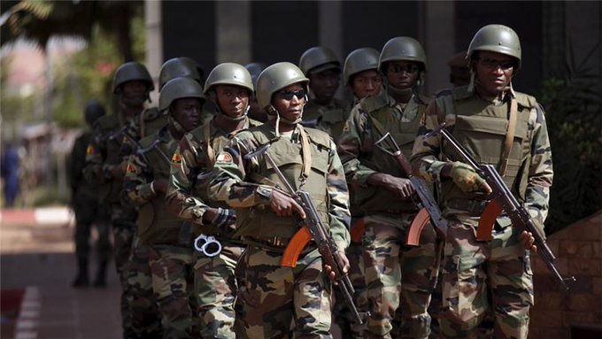 Mali: Up to 20 dead as fighting threatens peace deal