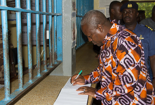 President Mahama pardons 896 prisoners