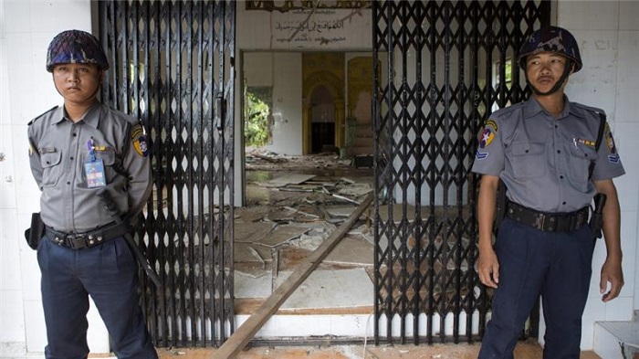 Mob burns down mosque in Myanmar