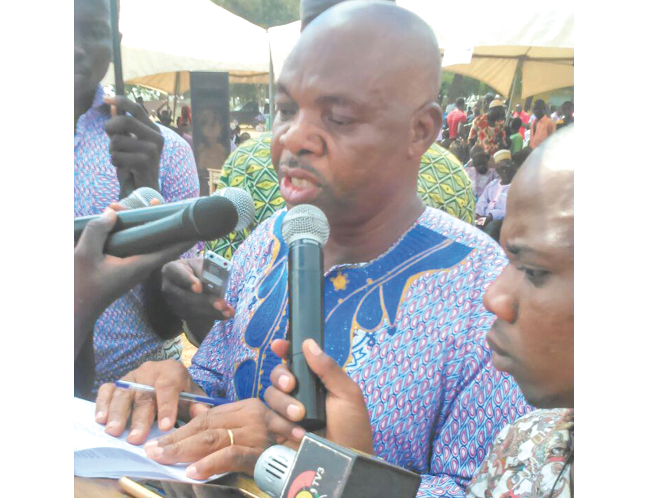  Headmaster of the Zabzugu Senior High School, Mr Osman Halidu Macarious 