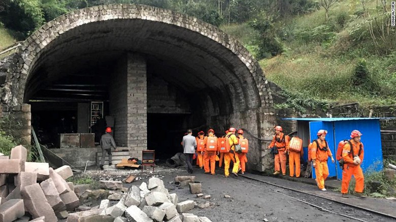 Gas explosion kills 33 Chinese miners 