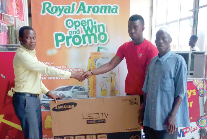  A perplexed Alhassan Iddrisu and his son, Abudulhalim redeem the 40” Samsung LED TV from officials at the Nima branch of Melcom