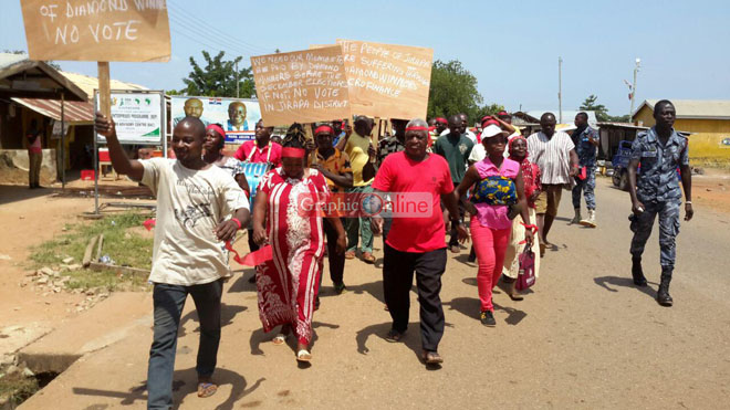 Jirapa: 'We need our monies' - Diamond Winners customers demonstrate