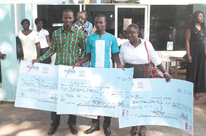 The winners of the SDGs awards, Mr Abdul Hameed Amponsah (middle), Winner of the SDGs award and a journalist with Radio Peace, Winneba, Ms Nina Abena Antwi-Kusi (right), 2nd Runner-Up and a Journalist with TV3 Network,  and Mr Umaru Sanda Amadu, 1st Runner-Up and a Journalist with Citi FM in a group photograph after the ceremony..