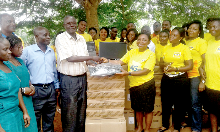 Edwenase Rehab Centre receives computer