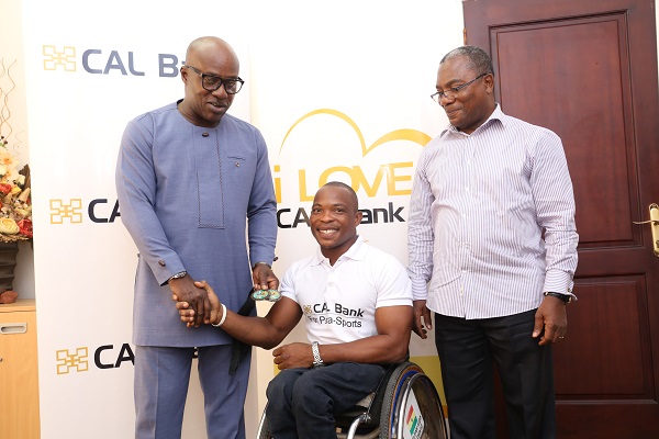 Mr Frank Adu Jr (left), Managing Director, CAL bank expressing his appreciation to Mr Maclean Atsu Dzidzienyo at the event. Also with them is Mr Joseph Ofori-Teiko (right), General Manager, CAL bank. Picture: SAMUEL TEI ADANO