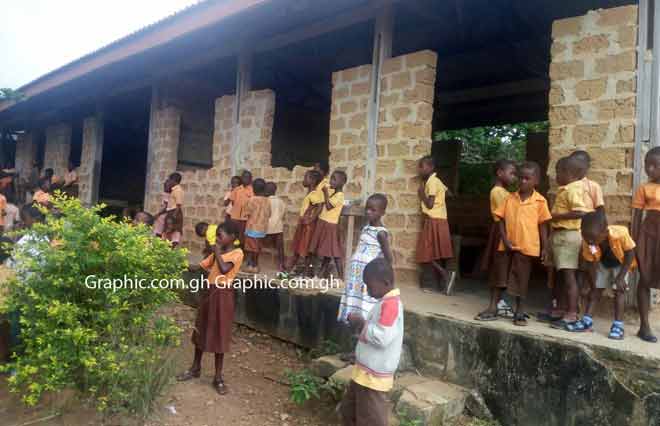 'Stone mouse' school has no electricity; Computer donation diverted