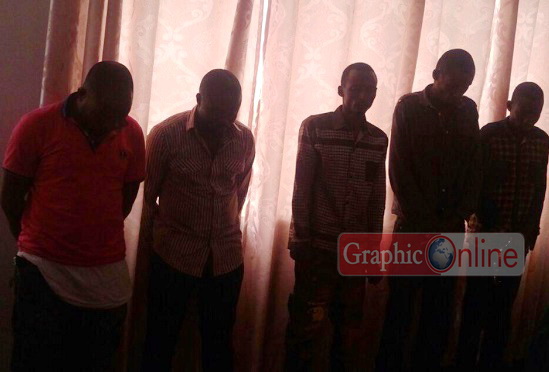 Police shoot two robbers, arrest six others 