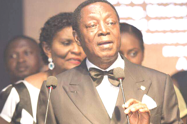 Dr Duffuor delivering a speech on behalf of the awardees