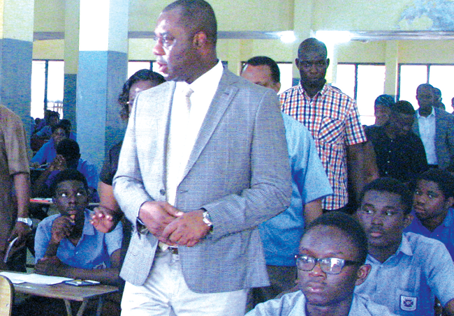  Dr Matthew Opoku Prempeh during his tour at the Presbyterian Boys’ Senior High, Legon. PICTURE: ESTHER ADJEI