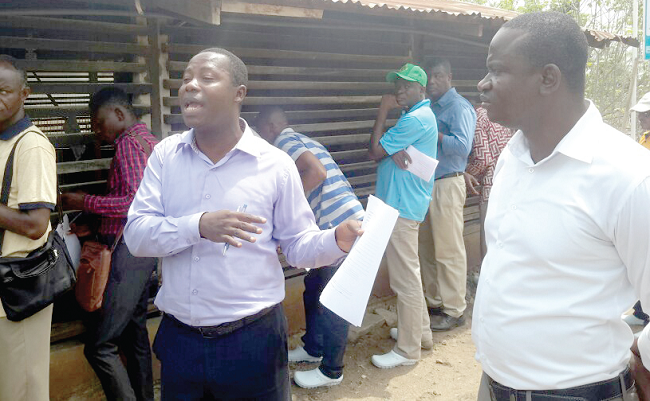 Dr Kwaku Adomako of the Department of Animal Science of the KNUST explaining issues to the participants at one of the demonstration sites