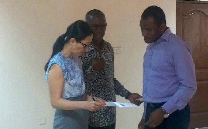  Mr Francis Appiah (middle) interacting with two FAO officials who took part in the findings