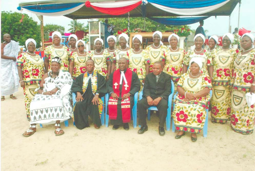 The new executive with some of the dignitaries at the function