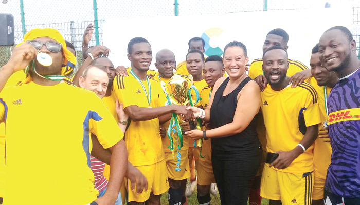 The Country Manager of C Squared, Estelle Akofio-Sowah, presenting the trophy to the Africa Online team