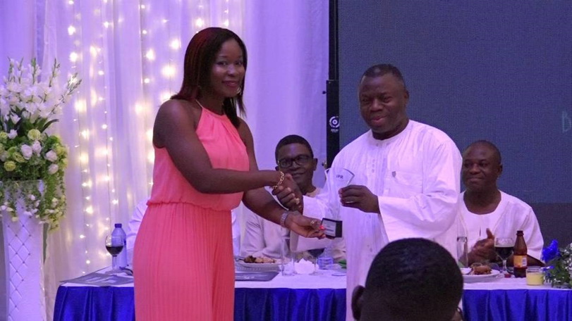 Mrs. Ama Amoah, Corporate Communications & Public Affairs Manager of Nestlé Ghana, receiving the award from Mr. Alhasssan Andani, MD of Stanbic Bank Ghana