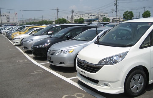 Auto industry players await tax cuts 