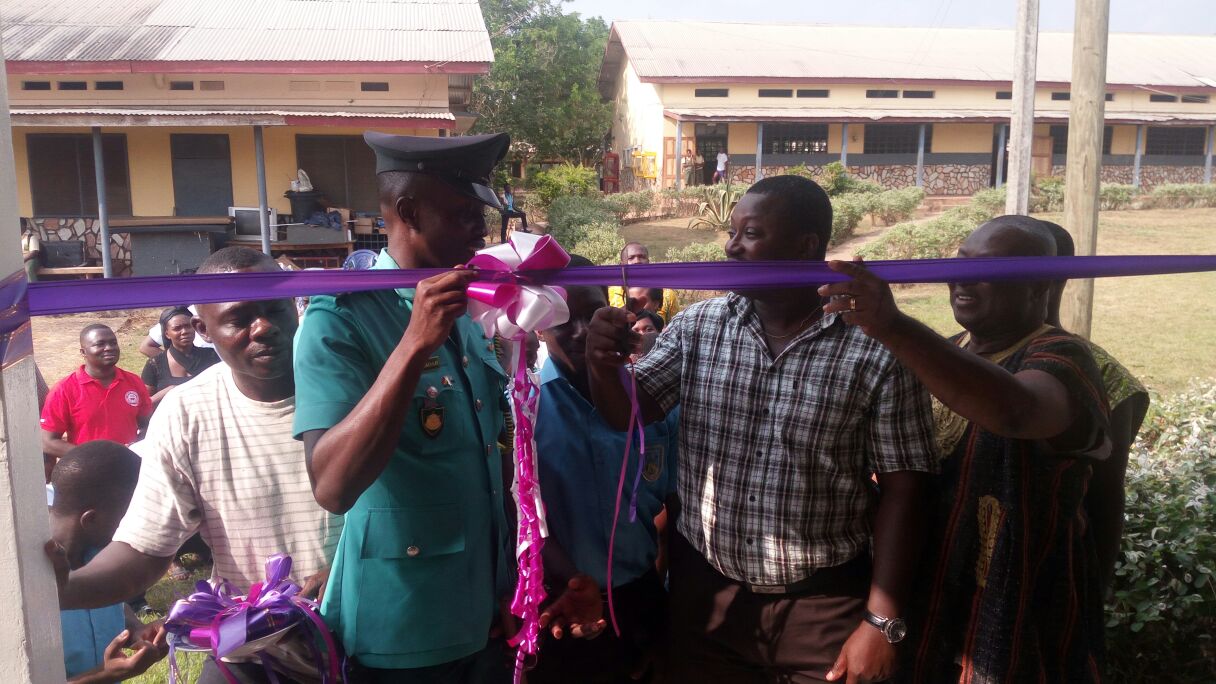 The project manager of the 1997 year group, Mr Isaac Mensah, joined by Mr Yeboah Rawlings led the group to hand over the just completed first phase of the project to the headmaster of the school, Mr Mathias Kudiabor.