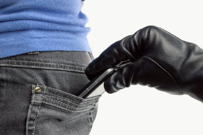 Trader steals phones from student