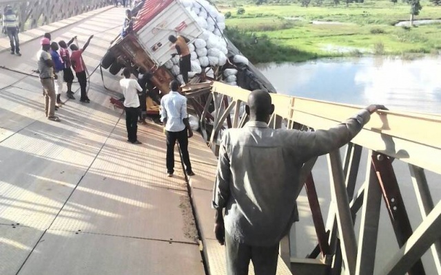 Upper East: Tambe bridge collapses
