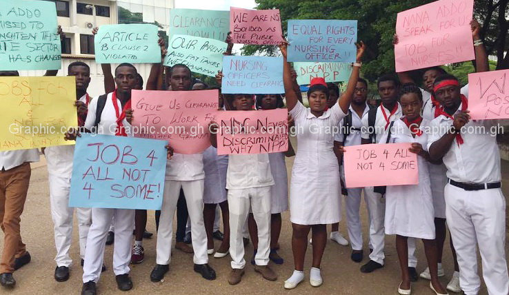 The aggrieved students protesting at the Ministry of Health