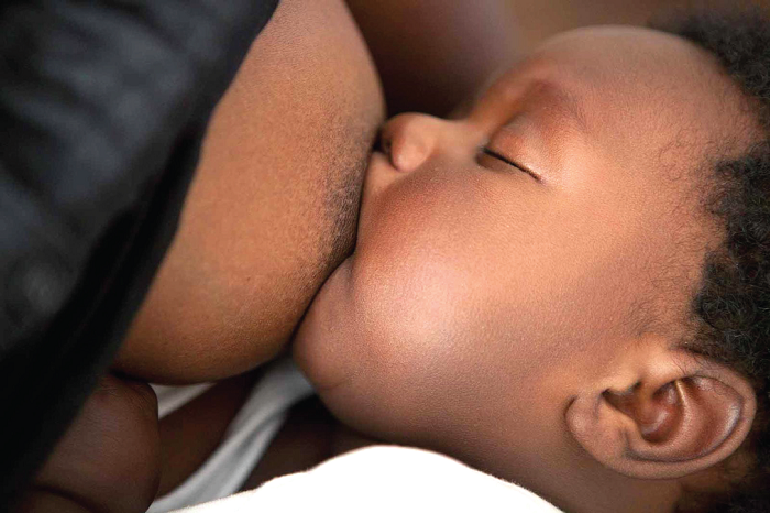 Exclusive breast feelding for first six months helps babies grow well 