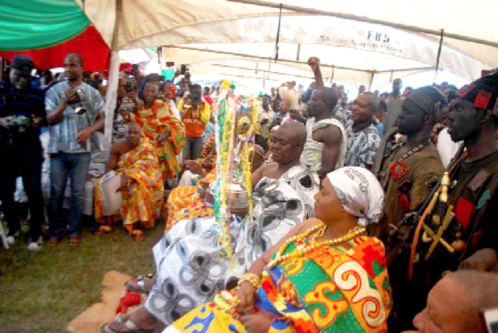 Oseadeeyo Osagyefo Agyeman Badu and his royal retinue receive the trophy