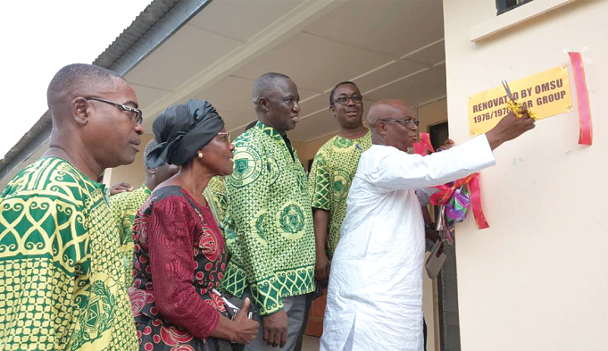 Dr Letsa cutting the ribbon to inaugurate the  laboratory renovated by  the 76-78 OMSU group