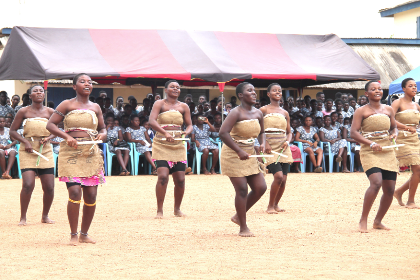 Members of the Nsaba Presbyterian Senior High School Adikanfo Drama Troupe in an opening performance to entertain guests.