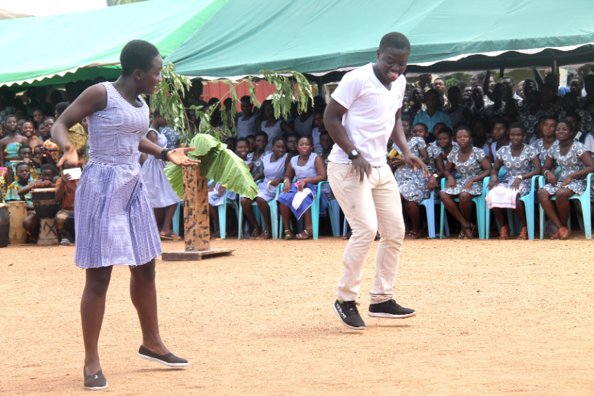  Students of Odoben Senior High School entertaining guests with some dance moves.