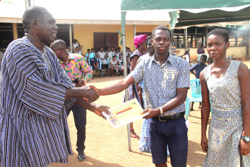  Mr David Aning Yebo (left), Headmaster of the Nsaba Presbyterian Senior High School, presenting a certificate of participation to representatives of Odoben Senior High School.