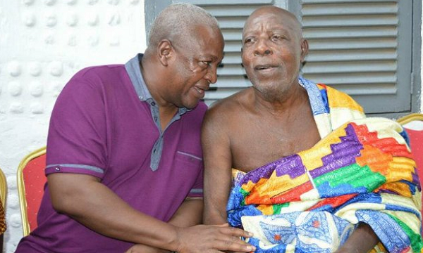 Former President John Mahama recently paid veteran actor Super OD a visit