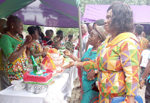  Madam Attah inspecting the cakes.