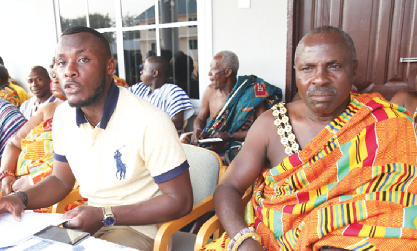 Mr Benjamin Nargeh (2nd right), the General Secretary of the Manya Jorpanya Youth Association, addressing a press conference in Accra. Also with him is Dr Nene Tei Djahene Korabo IV (right), the Chief of Jorpanya in the Greater Accra Region. Picture: Samuel Tei Adano