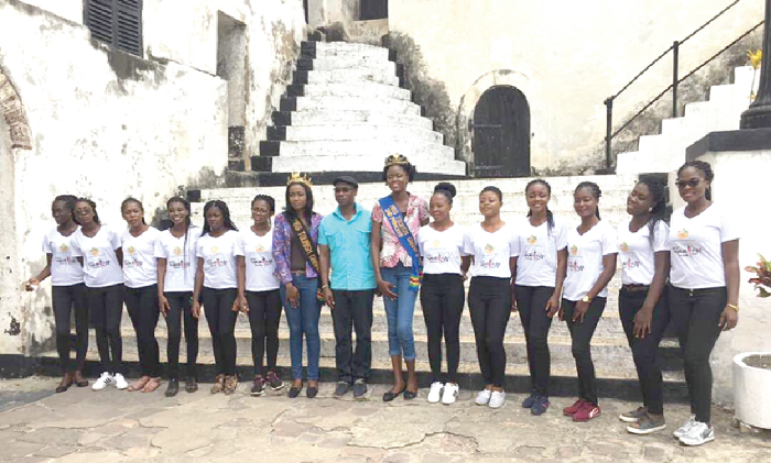  The writer (middle) with the beauty queens at the castle The writer (middle) with the beauty queens at the castle