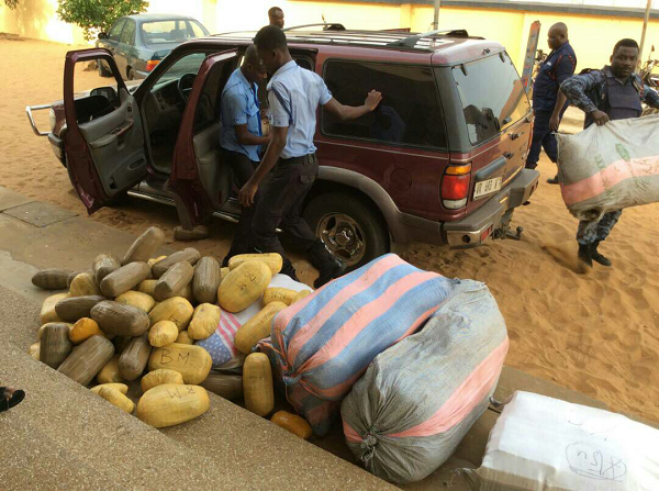 Police retrieving the suspected canabbis from the abandoned vehicle