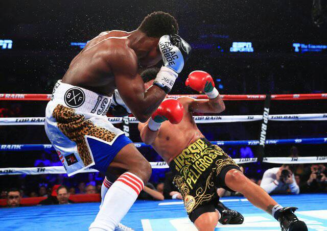 Isaac Dogboe stops Jessie Magdaleno to win WBO belt